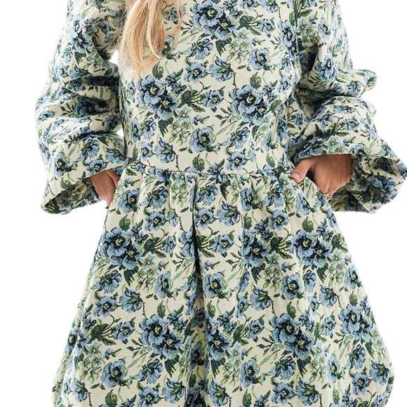 Dress - Picture 2 of 4